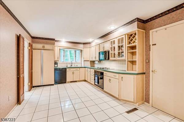 1116 Cambridge Ln, Bridgewater Twp., NJ 08807