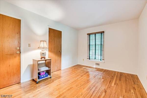 1116 Cambridge Ln, Bridgewater Twp., NJ 08807