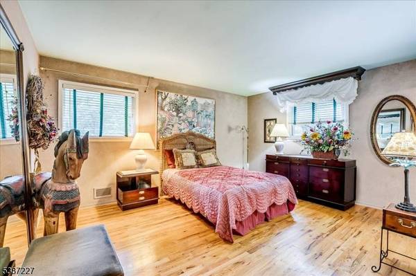 1116 Cambridge Ln, Bridgewater Twp., NJ 08807