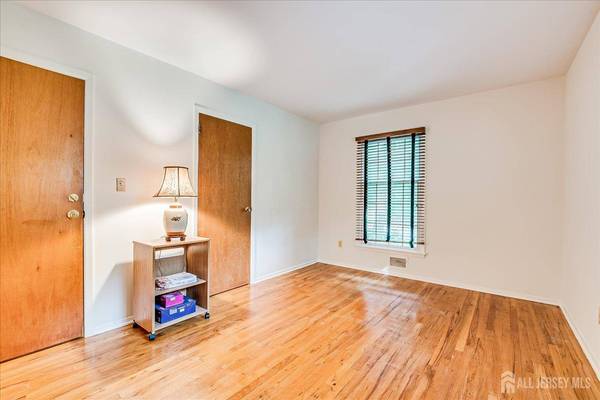 1116 Cambridge LN, Bridgewater, NJ 08807