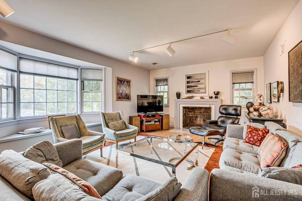 47 Clive ST, Metuchen, NJ 08840