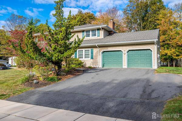 5 Woodmere RD, North Brunswick, NJ 08902