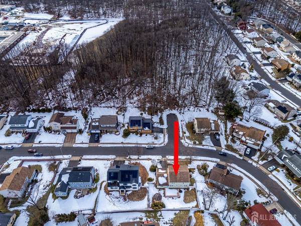 34 Stratford CIR, Edison, NJ 08820