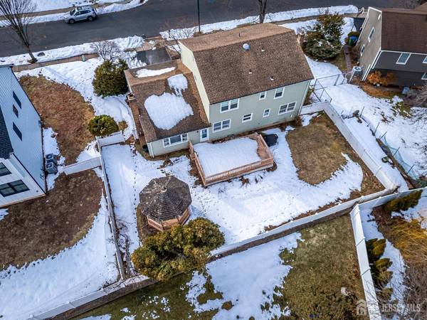 34 Stratford CIR, Edison, NJ 08820