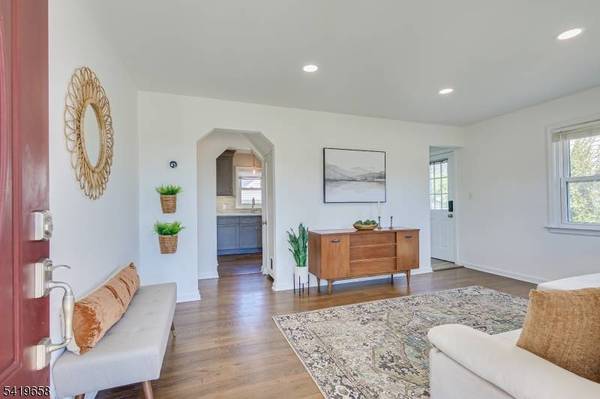 41 Lake Ave, Metuchen Boro, NJ 08840