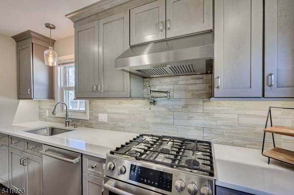 41 Lake Ave, Metuchen Boro, NJ 08840