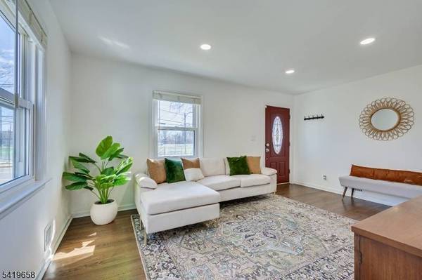 41 Lake Ave, Metuchen Boro, NJ 08840