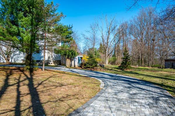 16 Skytop RD, Lebanon Twp, NJ 07853