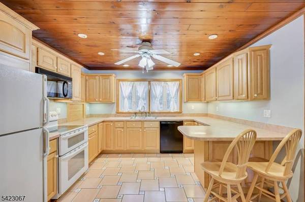 49 Kentnor St, Metuchen Boro, NJ 08840