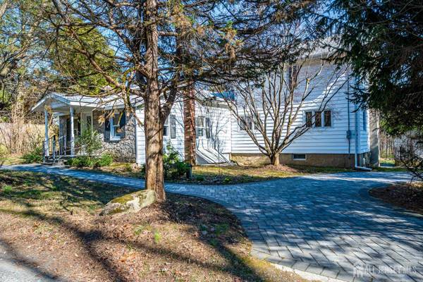 16 Skytop RD, Lebanon Twp, NJ 07853