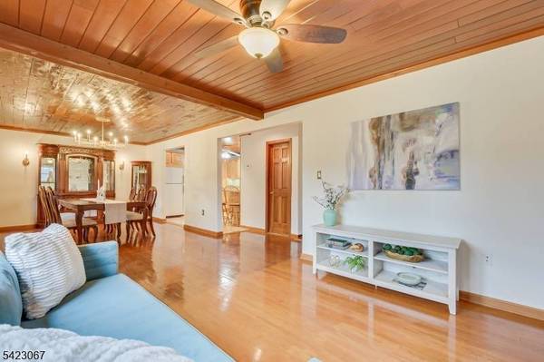49 Kentnor St, Metuchen Boro, NJ 08840
