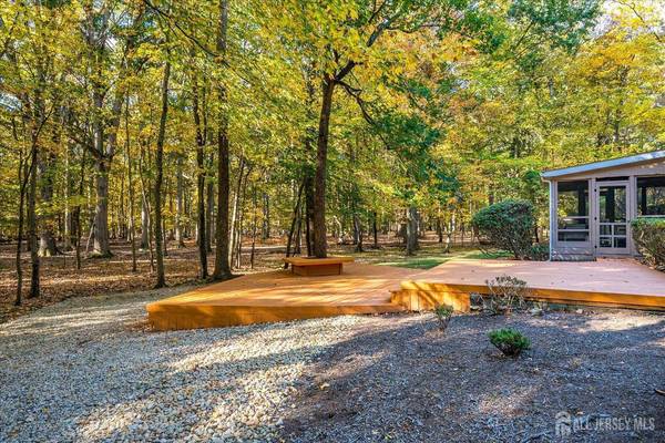 8 Woodmere RD, North Brunswick, NJ 08902