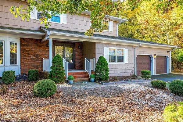 8 Woodmere RD, North Brunswick, NJ 08902