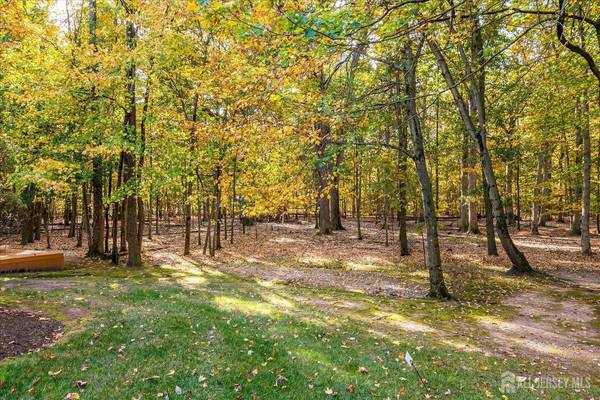 8 Woodmere RD, North Brunswick, NJ 08902