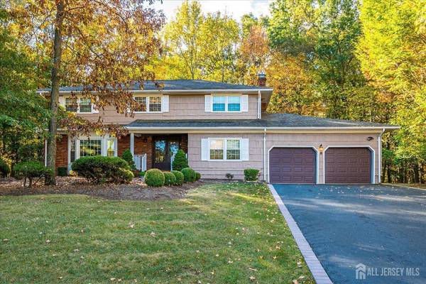 8 Woodmere RD, North Brunswick, NJ 08902