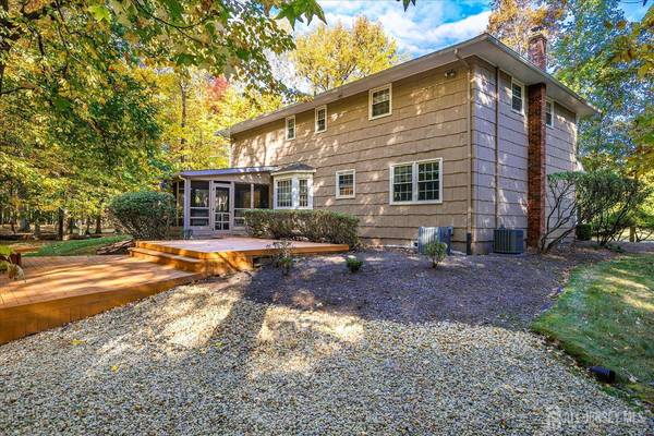 8 Woodmere RD, North Brunswick, NJ 08902