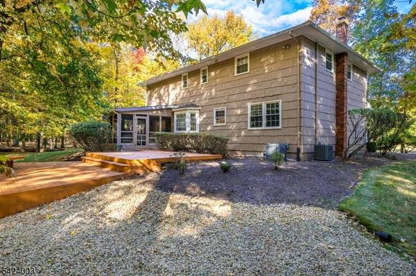 8 Woodmere Rd, North Brunswick Twp., NJ 08902