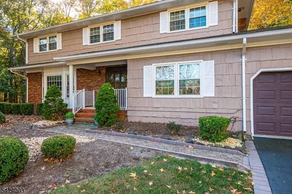 8 Woodmere Rd, North Brunswick Twp., NJ 08902