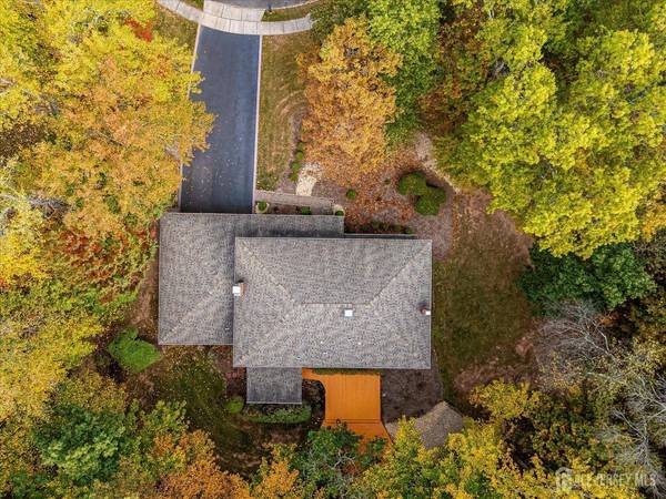 8 Woodmere RD, North Brunswick, NJ 08902