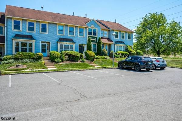 5 Heritage Sq, Sayreville Boro, NJ 08872