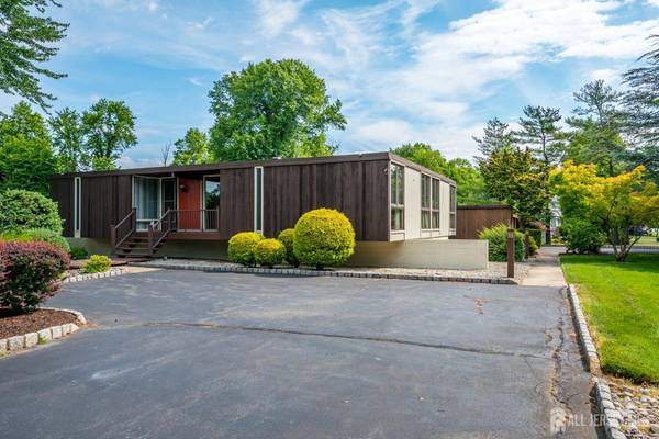 34 Henderson RD, South Brunswick, NJ 08824