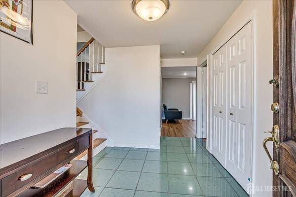 79 Beechwood AVE, Edison, NJ 08837