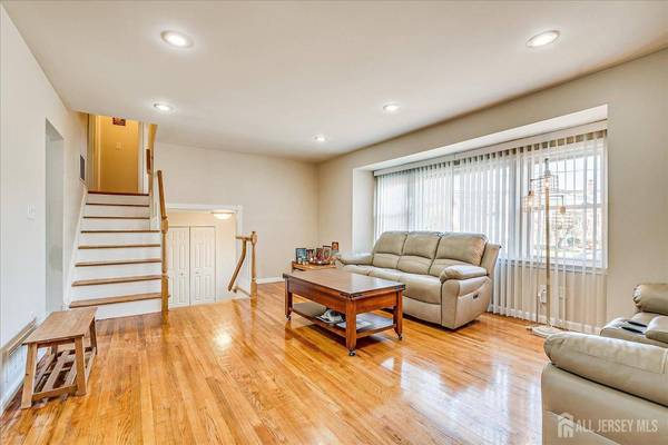 79 Beechwood AVE, Edison, NJ 08837