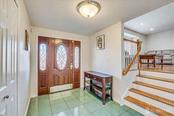 79 Beechwood AVE, Edison, NJ 08837