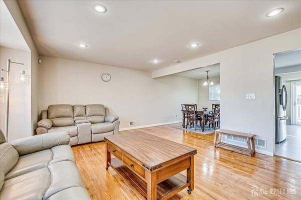 79 Beechwood AVE, Edison, NJ 08837
