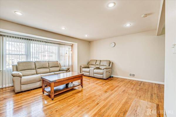 79 Beechwood AVE, Edison, NJ 08837