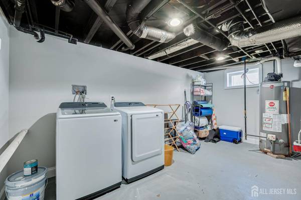 34 James PL, Metuchen, NJ 08840