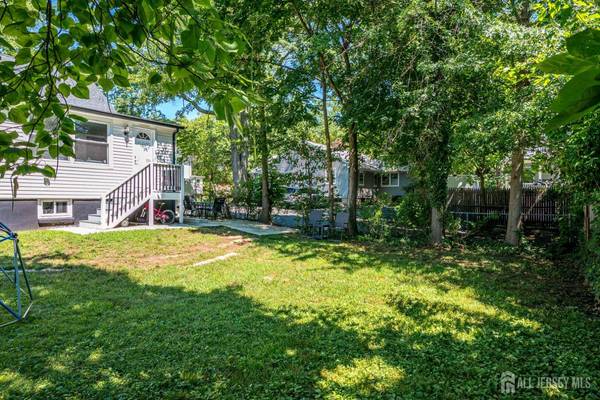34 James PL, Metuchen, NJ 08840