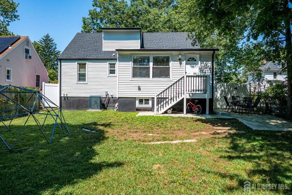 34 James PL, Metuchen, NJ 08840