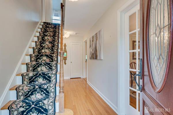 11 Cape CT, Metuchen, NJ 08840