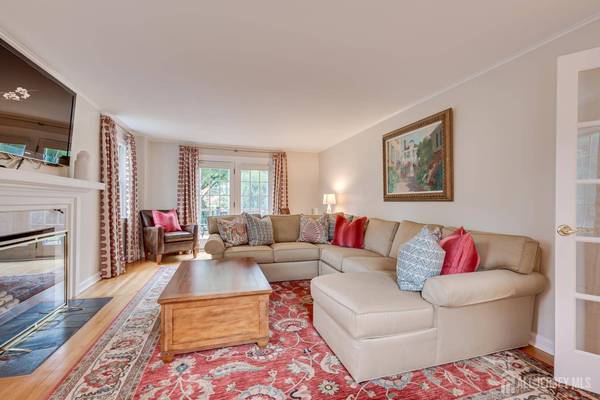11 Cape CT, Metuchen, NJ 08840