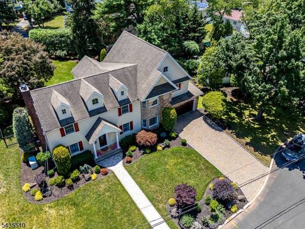 11 Cape Ct, Metuchen Boro, NJ 08840