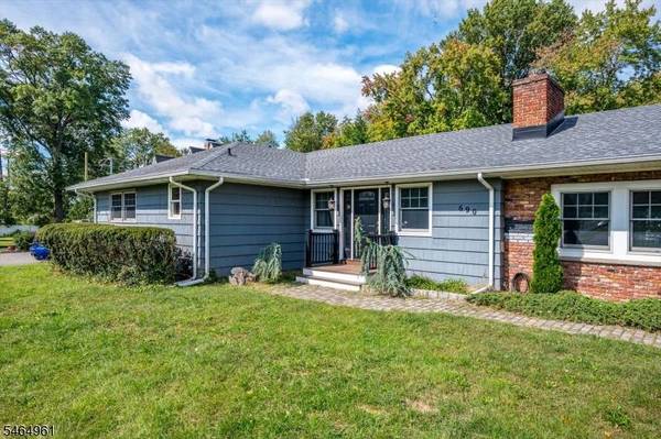 690 New Durham Rd, Metuchen Boro, NJ 08840