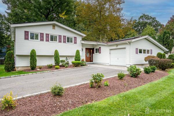 72 Stephenville Pkwy, Edison, NJ 08820