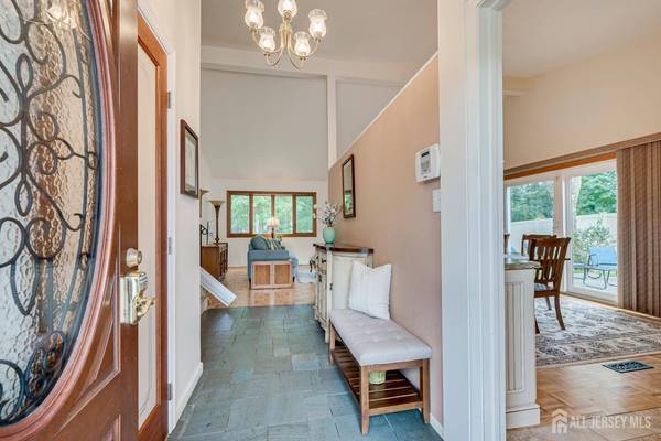 72 Stephenville Pkwy, Edison, NJ 08820