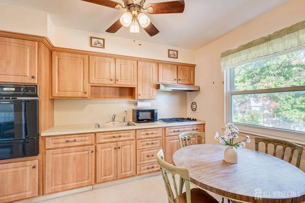 6 Sheffield PL, Metuchen, NJ 08840