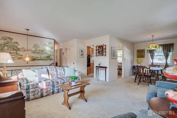 6 Sheffield PL, Metuchen, NJ 08840