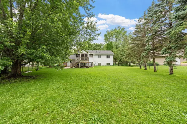 4366 Greenhaven DR, Vadnais Heights, MN 55127