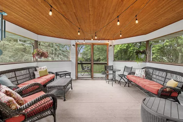 4366 Greenhaven DR, Vadnais Heights, MN 55127