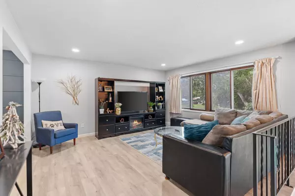 4366 Greenhaven DR, Vadnais Heights, MN 55127