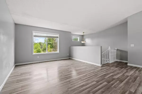 996 7th AVE NW, Hutchinson, MN 55350