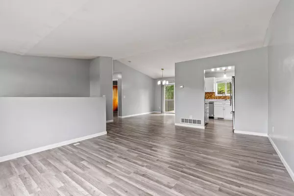 996 7th AVE NW, Hutchinson, MN 55350