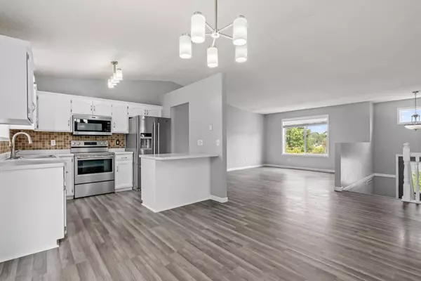 996 7th AVE NW, Hutchinson, MN 55350