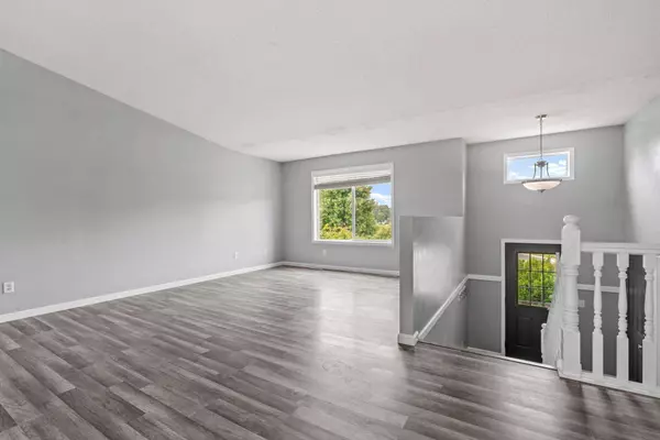 996 7th AVE NW, Hutchinson, MN 55350