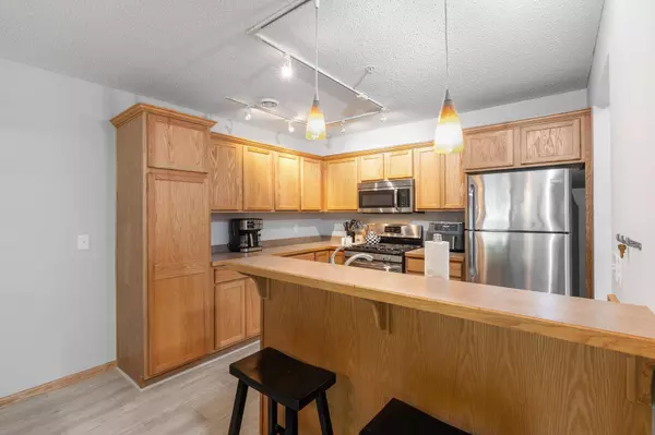 6121 32nd AVE N, Crystal, MN 55422