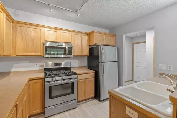 6121 32nd AVE N, Crystal, MN 55422